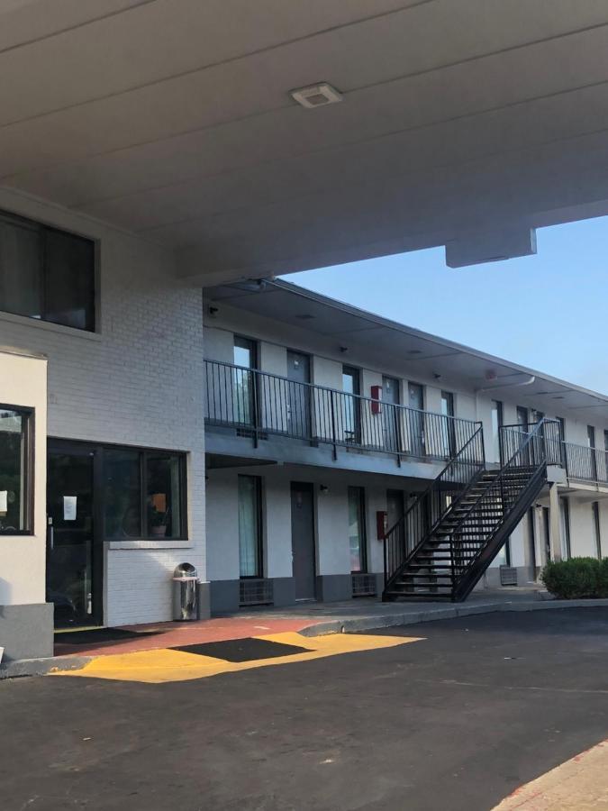 Travelodge By Wyndham Clarksville Exterior photo