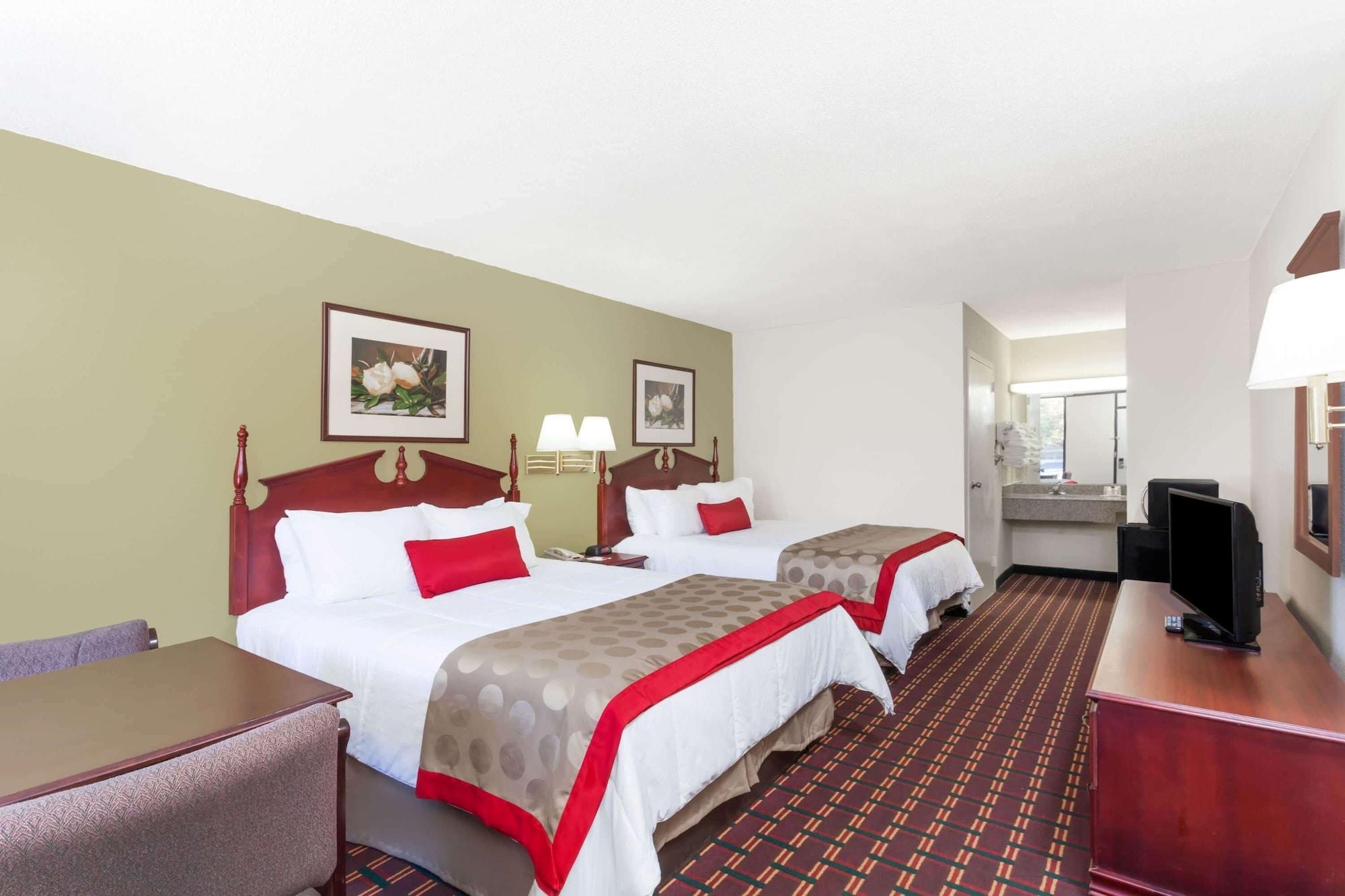Travelodge By Wyndham Clarksville Exterior photo