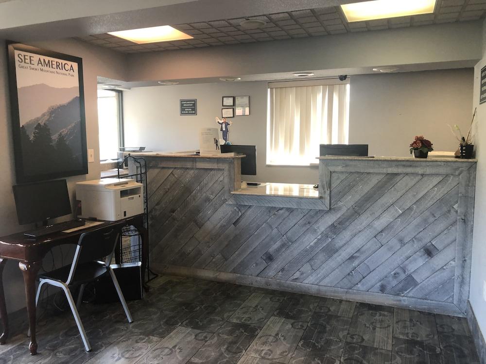Travelodge By Wyndham Clarksville Exterior photo
